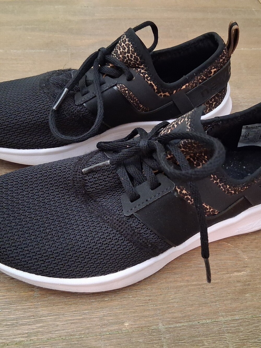 New Balance Women’s Black Knit Sneakers with Leopard Trim 7.5 - Picture 7 of 7
